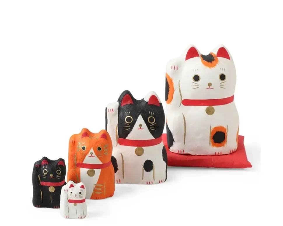 figurine_fortune_cat_nest_1.webp MIYA Company Figurines^Figurine Fortune Cat Nesting Doll Set